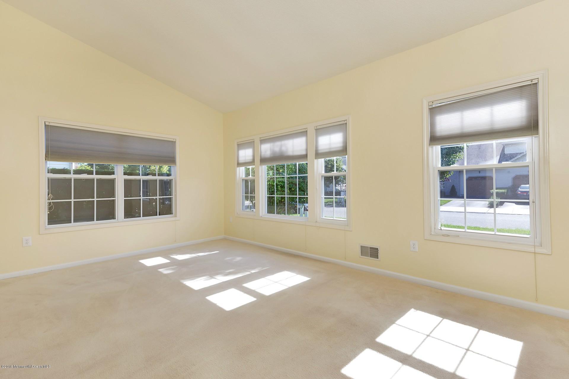 31 Riva Boulevard, Unit 616 Brick, NJ 08723 - Photo 3 of 15 Living