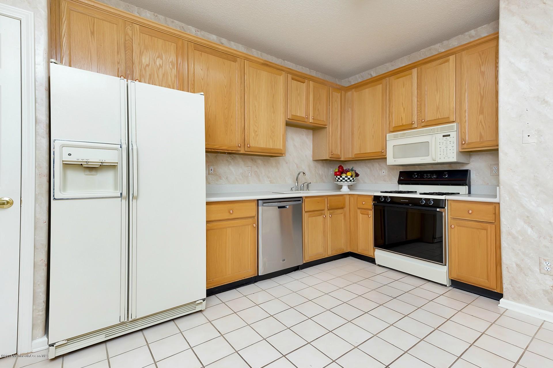 31 Riva Boulevard, Unit 616 Brick, NJ 08723 - Photo 7 of 15 Kitchen