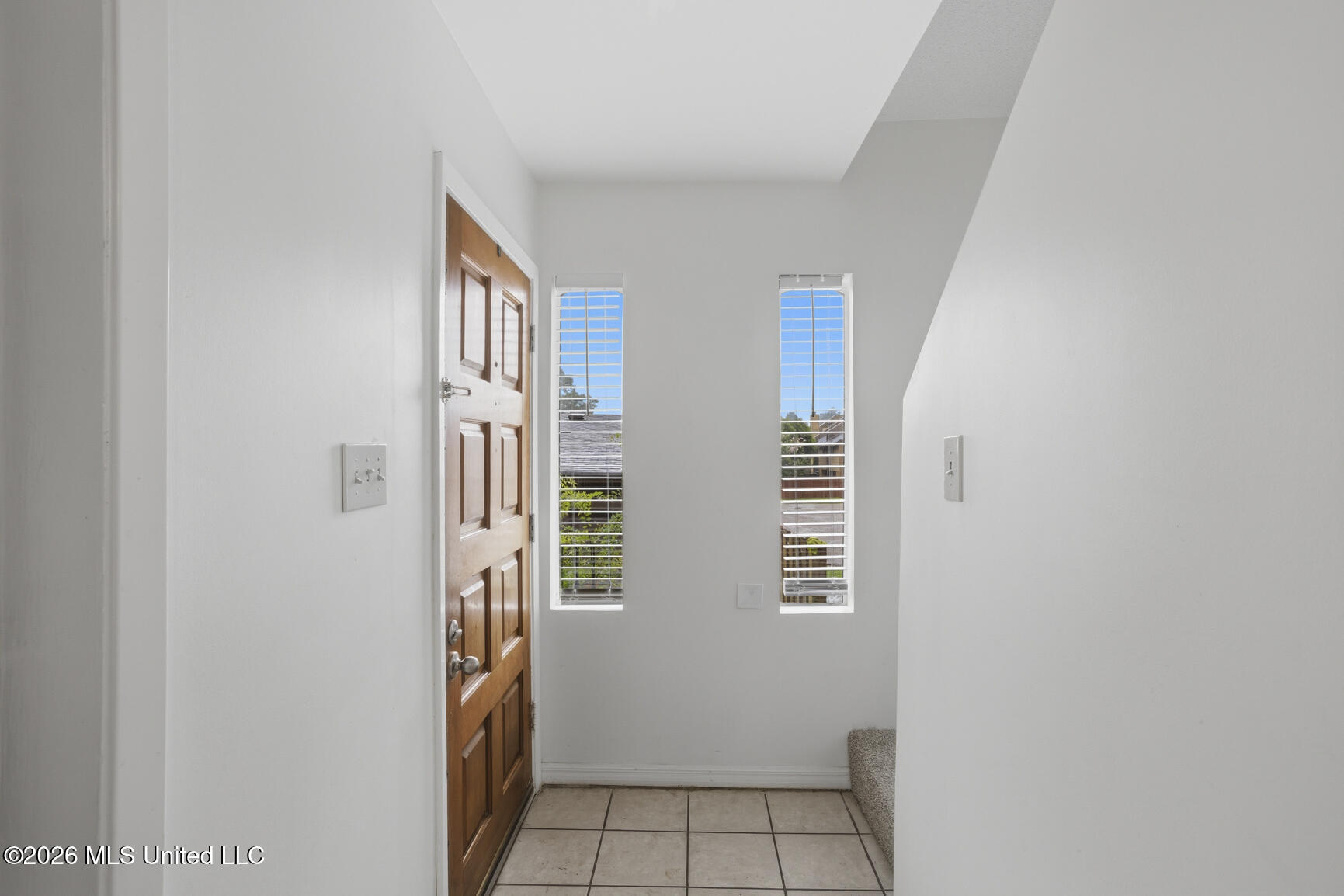 1255 East County Line Road, Unit H6 Jackson, MS 39211 - Photo 2 of 21 1255 County Line Unit H6-3