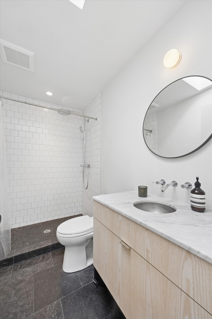 1926 North Mohawk Street, Unit 12 Chicago, IL 60614 - Photo 17 of 33