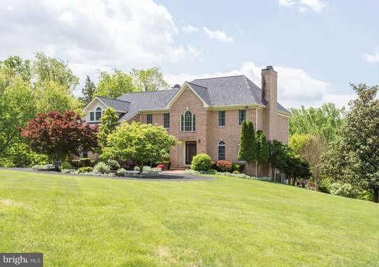 10623 Vale Road Oakton, VA 22124 - Photo 1 of 30 Exterior (General)
