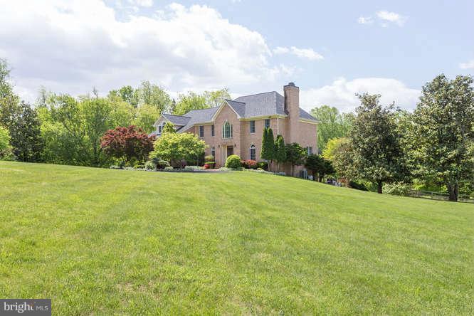 10623 Vale Road Oakton, VA 22124 - Photo 2 of 30 Exterior (General)