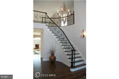 10623 Vale Road Oakton, VA 22124 - Photo 4 of 30 Interior (General)