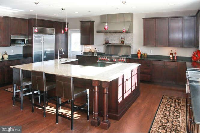 10623 Vale Road Oakton, VA 22124 - Photo 6 of 30 Kitchen