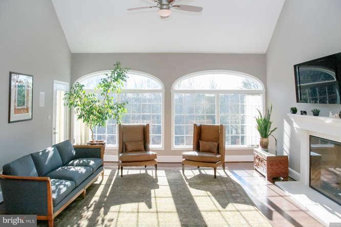 10623 Vale Road Oakton, VA 22124 - Photo 10 of 30 Family Room