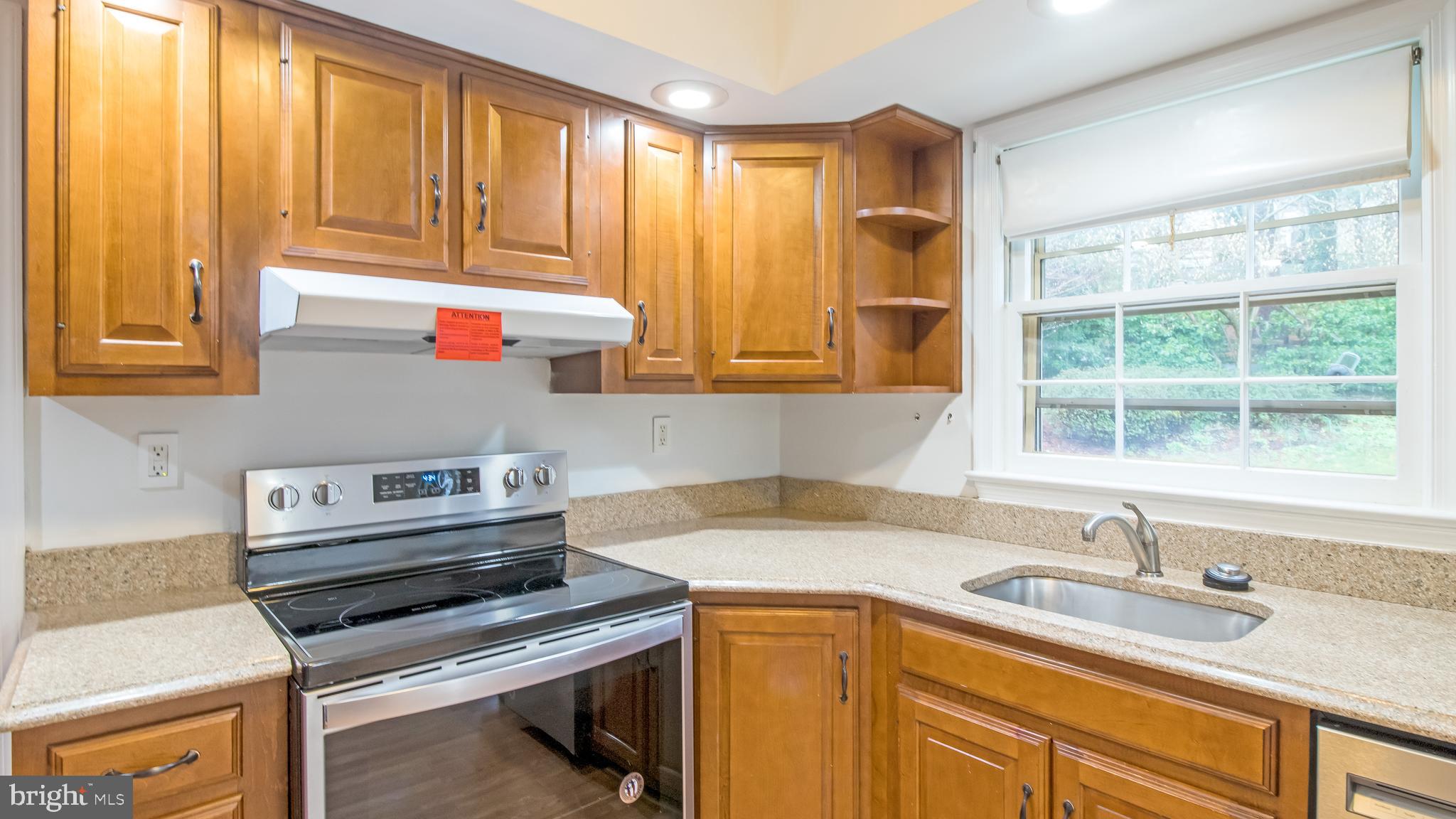 9844 Dellcastle Road Gaithersburg, MD 20886 - Photo 12 of 41 Gallery Image 12