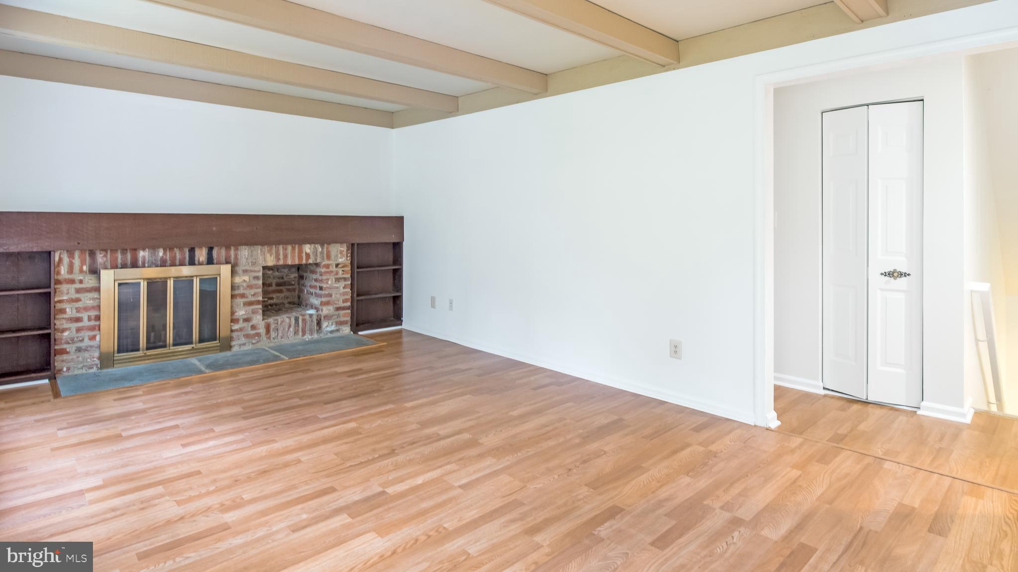 9844 Dellcastle Road Gaithersburg, MD 20886 - Photo 13 of 41 Family Room