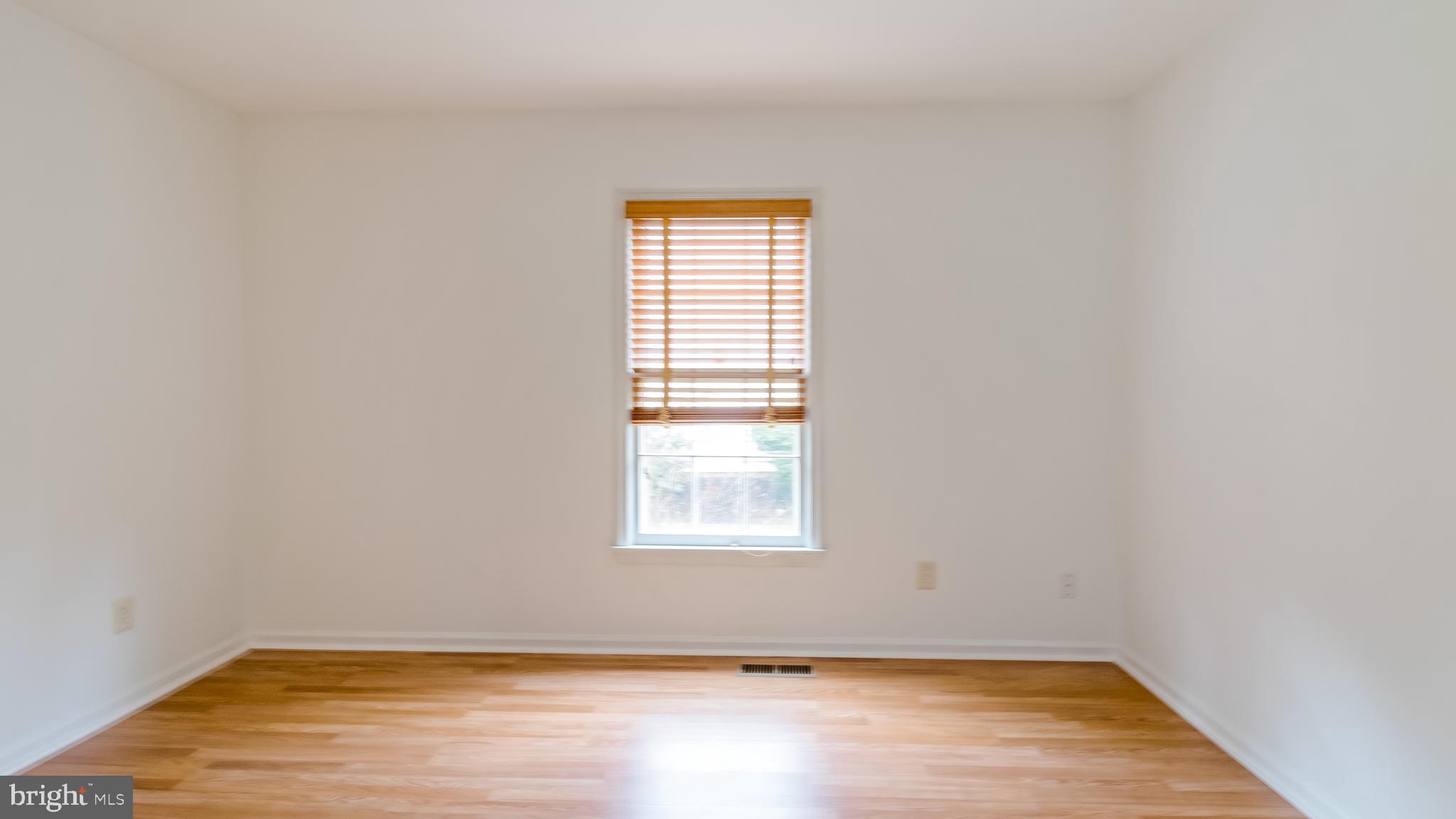 9844 Dellcastle Road Gaithersburg, MD 20886 - Photo 32 of 41 Gallery Image 32