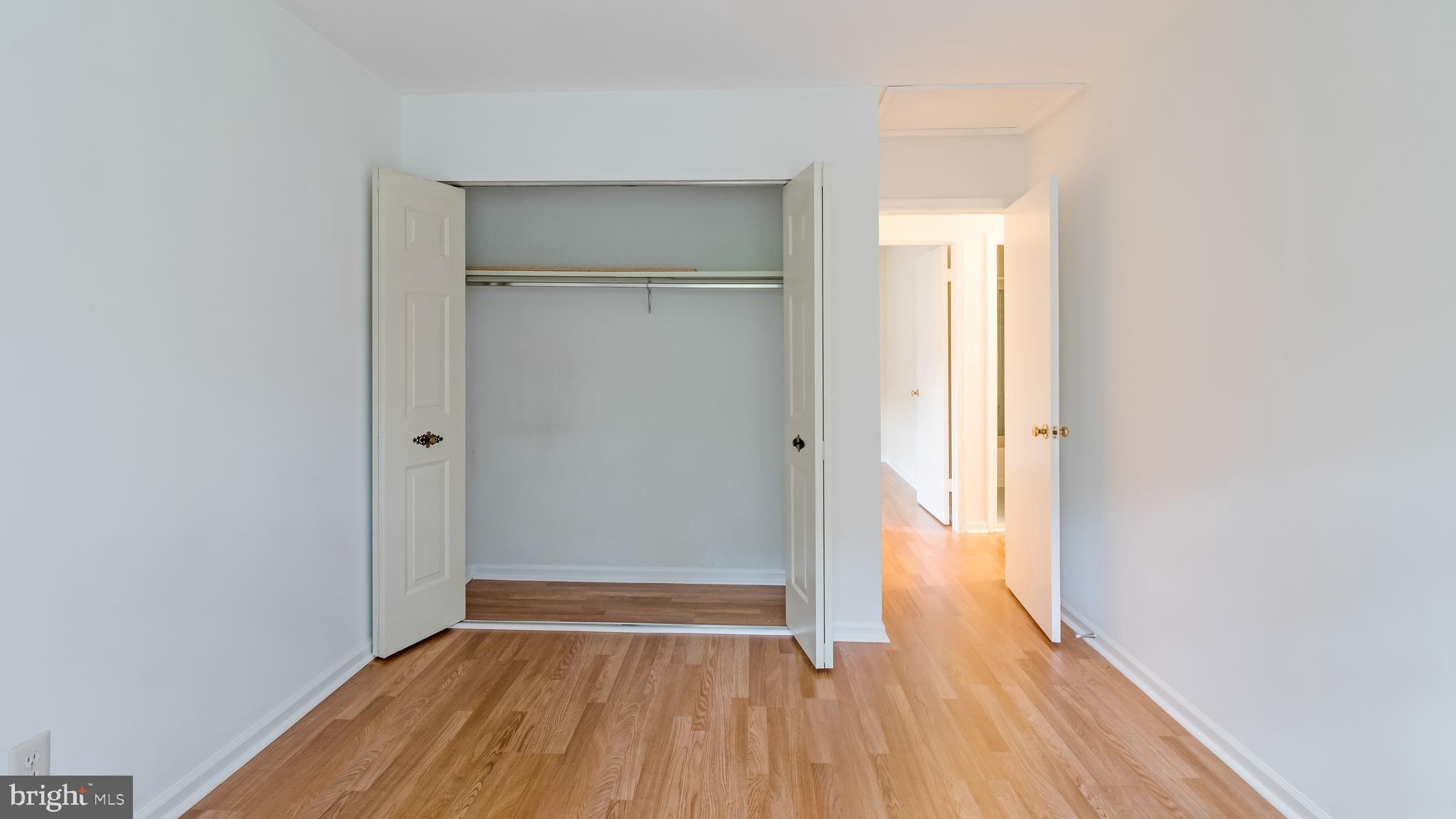 9844 Dellcastle Road Gaithersburg, MD 20886 - Photo 33 of 41 Gallery Image 33
