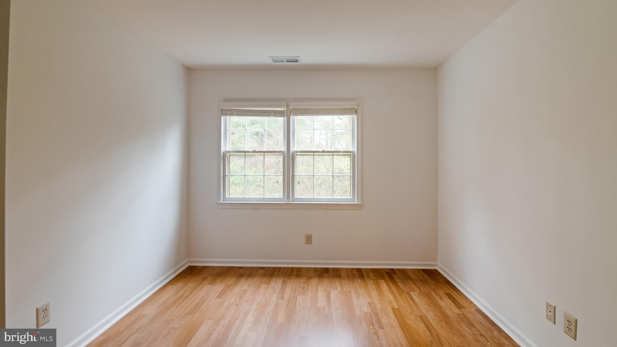 9844 Dellcastle Road Gaithersburg, MD 20886 - Photo 34 of 41 Gallery Image 34