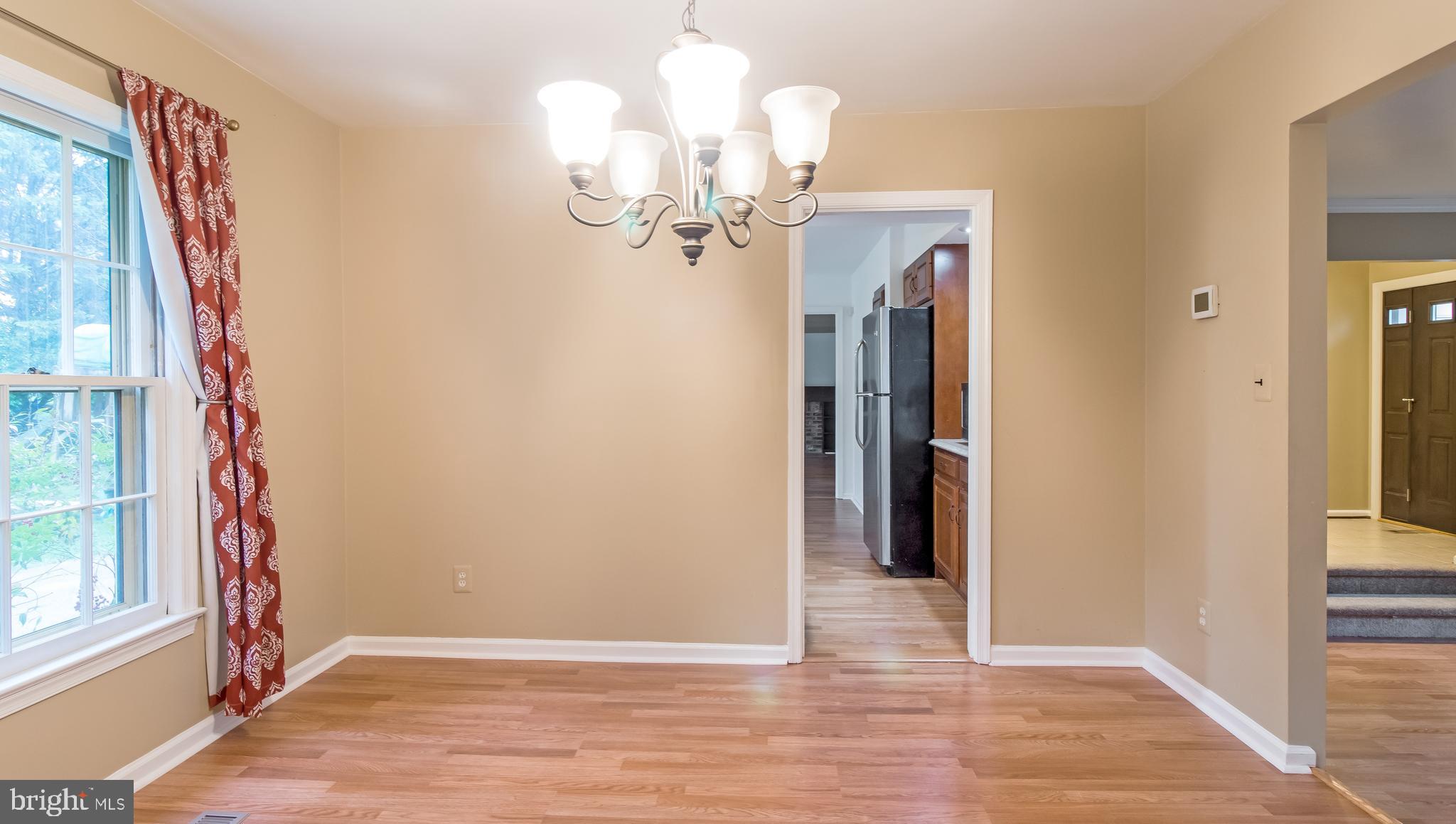 9844 Dellcastle Road Gaithersburg, MD 20886 - Photo 9 of 41 Dining Room
