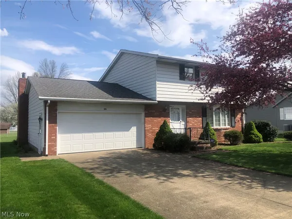 $265,900 | 425 Providence Avenue Southeast, New Philadelphia, OH 44663