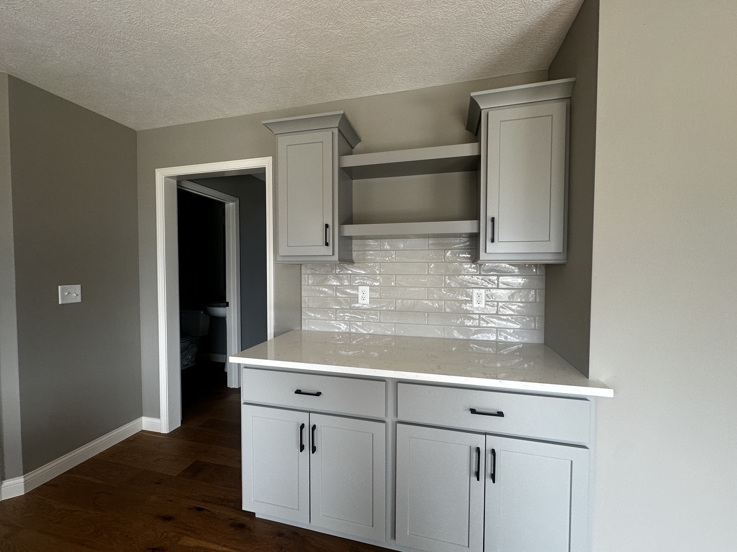 2511 Savanna Road Bloomington, IL 61705 - Photo 5 of 18 a kitchen with kitchen island a counter top space and appliances