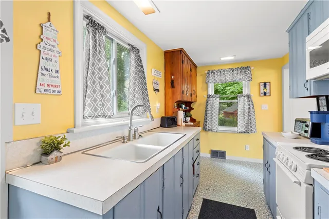 $499,900 | 4 East Stuart Street, Westerly, RI 02891