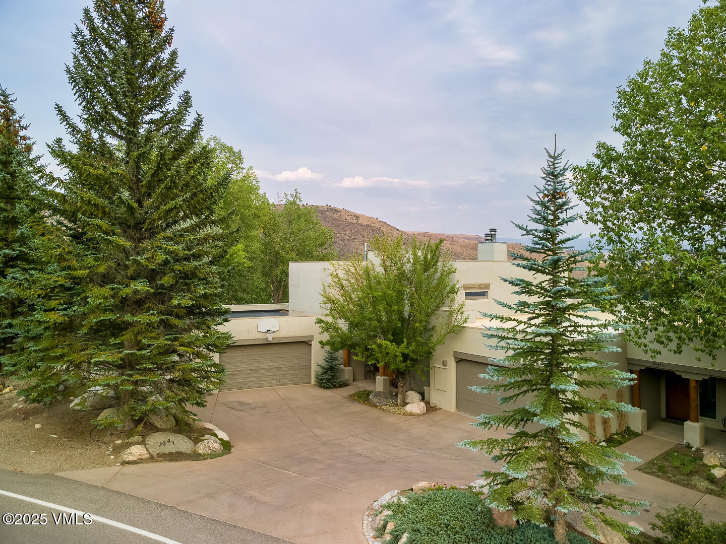 1341 Winslow Road, Unit B Edwards, CO 81632 - Photo 42 of 56 a backyard of a house with lots of green space