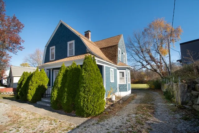 a view of a house with a yard