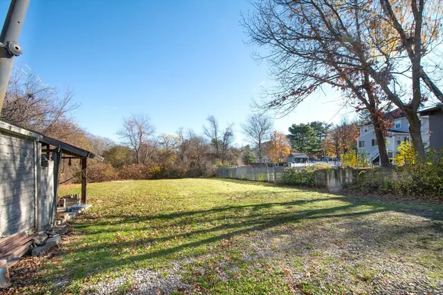 a view of an outdoor space