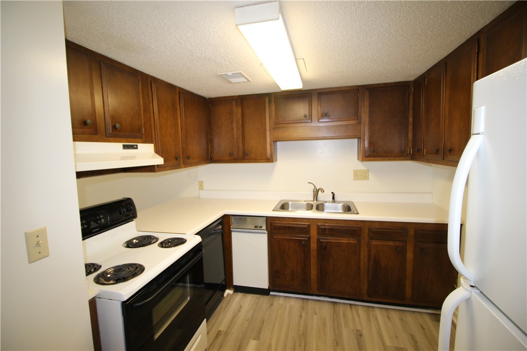 10 Anchor Point Anderson, SC 29625 - Photo 3 of 25 Efficient Kitchen with new LVP