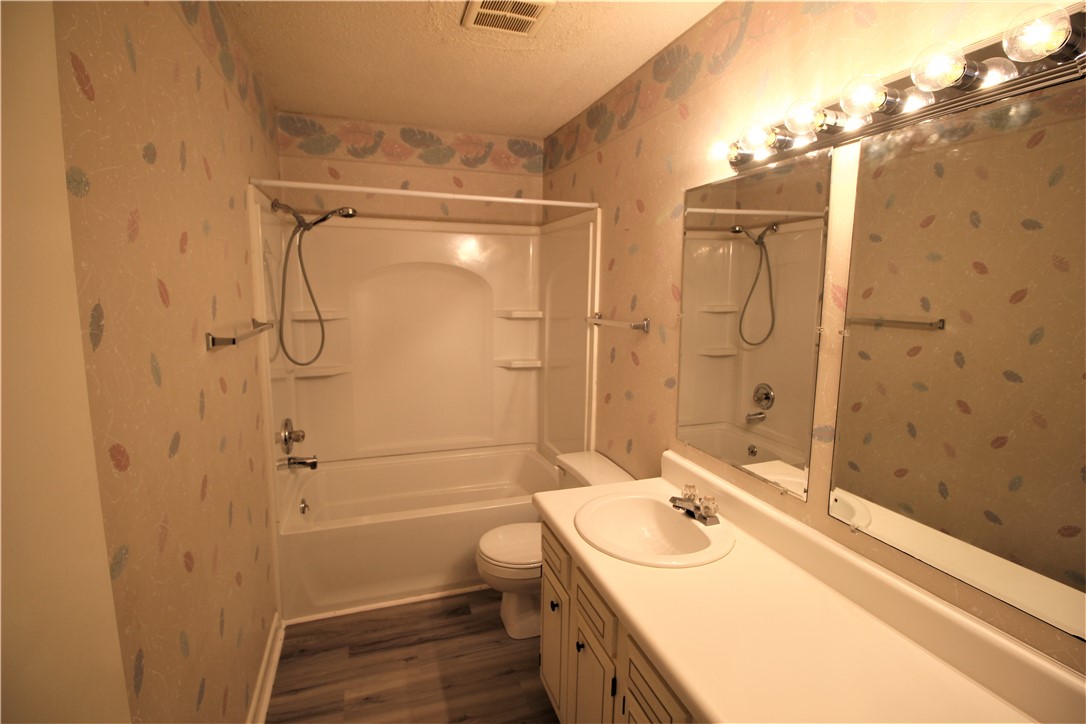10 Anchor Point Anderson, SC 29625 - Photo 10 of 25 Full Bath with new LVP flooring