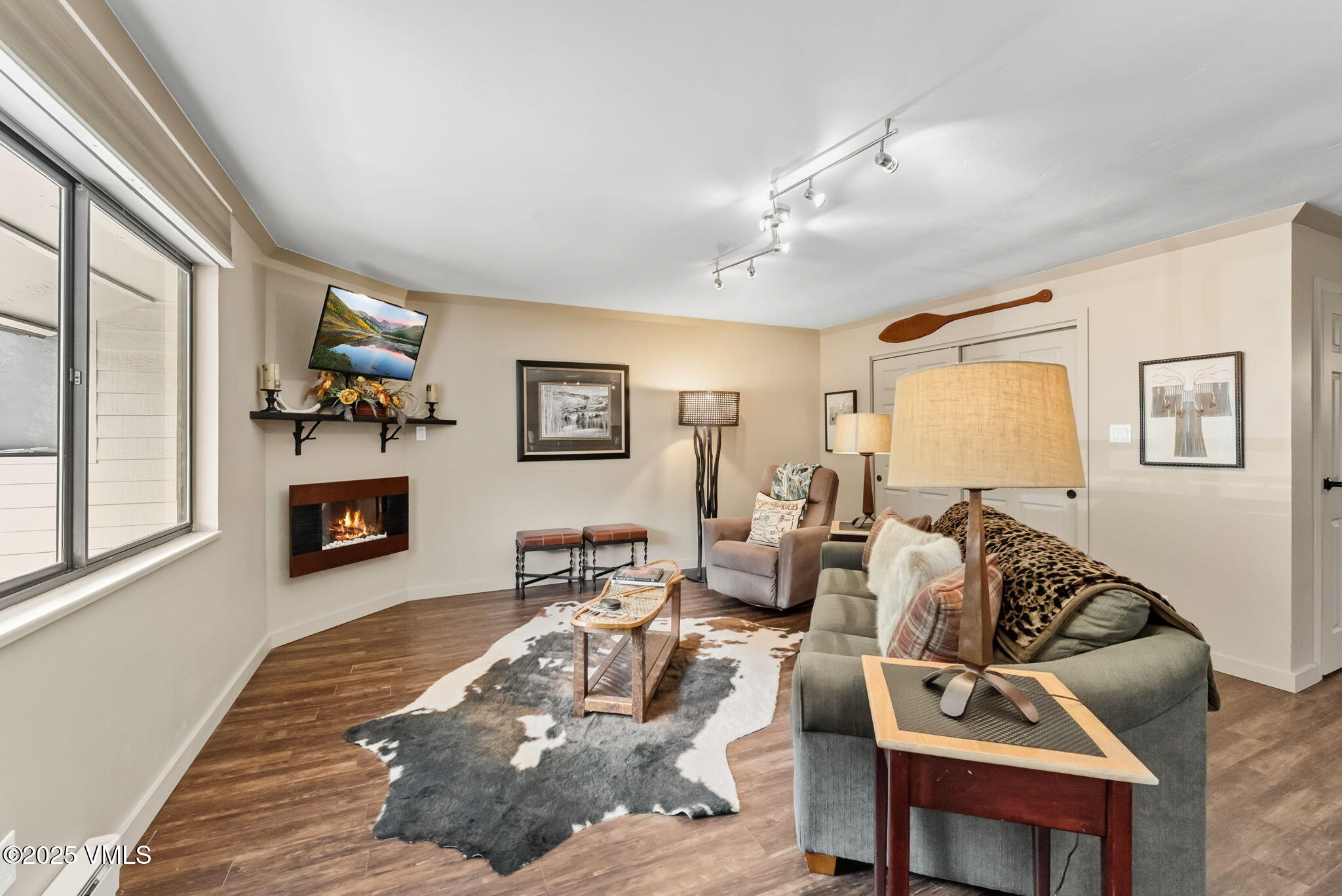596 Daisy Lane, Unit 10 Avon, CO 81620 - Photo 6 of 34 a living room with furniture and a wooden floor