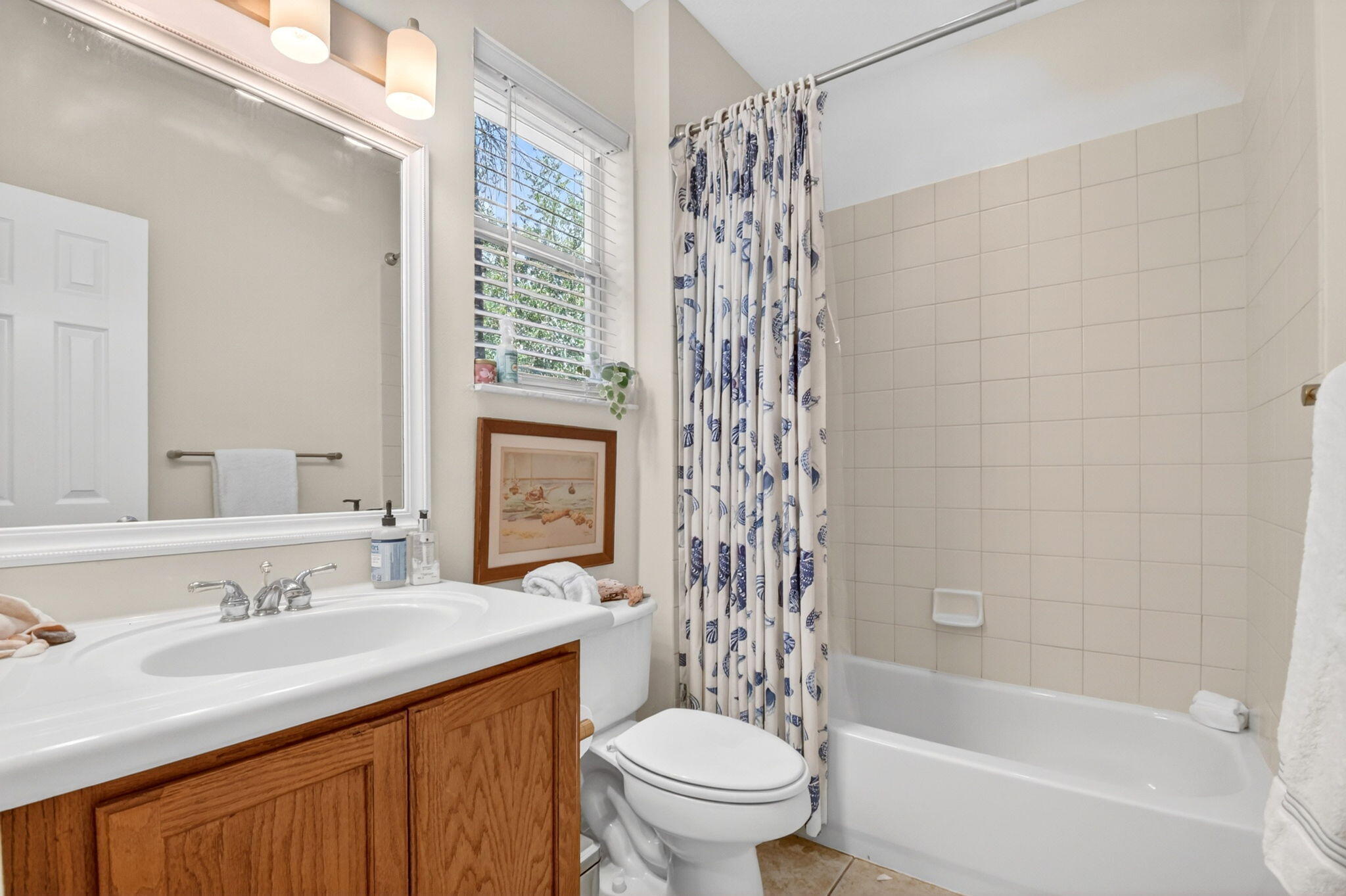 3271 Laurel Ridge Circle Riviera Beach, FL 33404 - Photo 17 of 31 guest bath