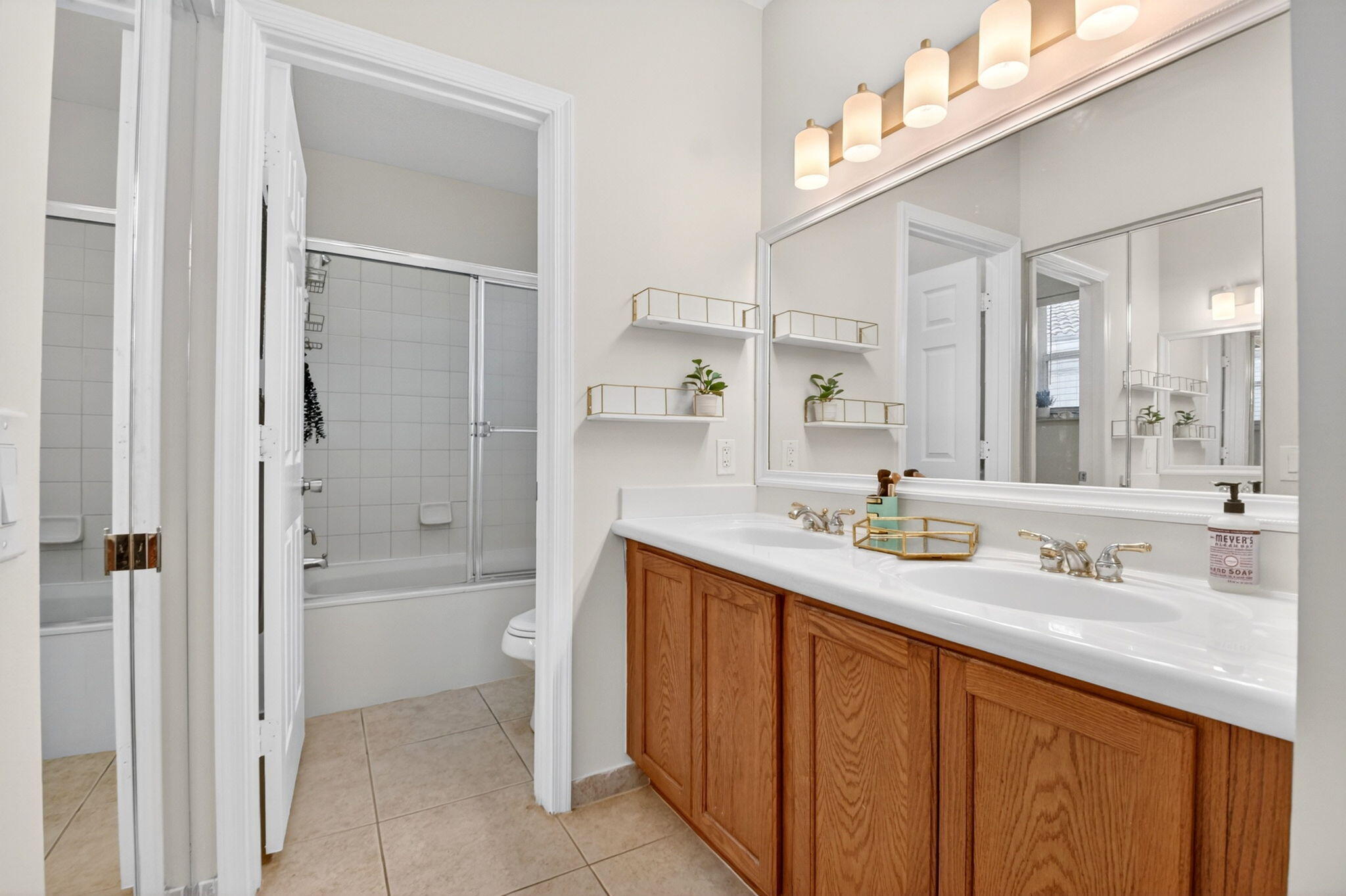 3271 Laurel Ridge Circle Riviera Beach, FL 33404 - Photo 21 of 31 primary bath