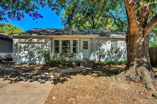 $1,425 | 411 West Taylor Street, Sherman, TX 75092