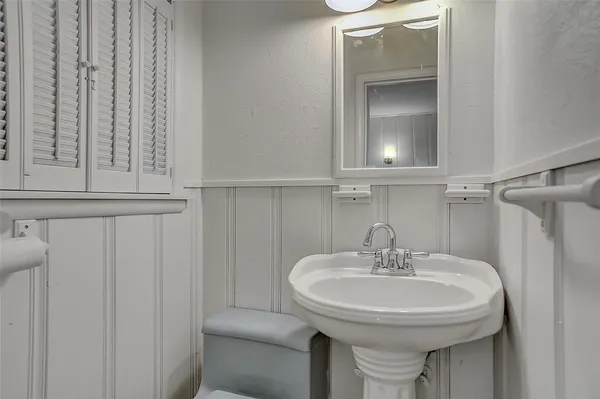 $1,425 | 411 West Taylor Street, Sherman, TX 75092