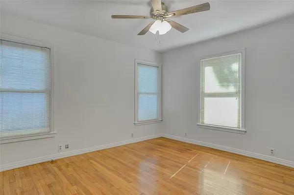 $1,425 | 411 West Taylor Street, Sherman, TX 75092