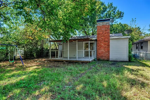 $1,425 | 411 West Taylor Street, Sherman, TX 75092