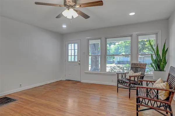 $1,425 | 411 West Taylor Street, Sherman, TX 75092