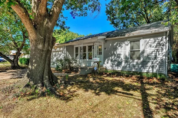 $1,425 | 411 West Taylor Street, Sherman, TX 75092