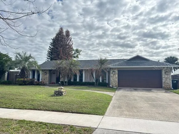 a front view of house with yard