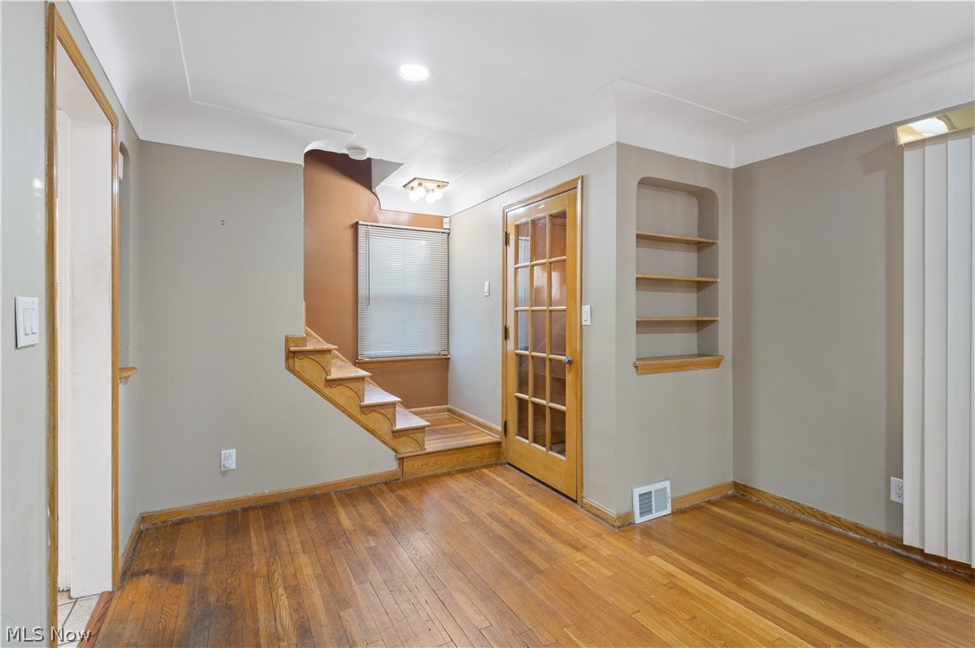 4028 Charlton Road Cleveland, OH 44121 - Photo 15 of 24