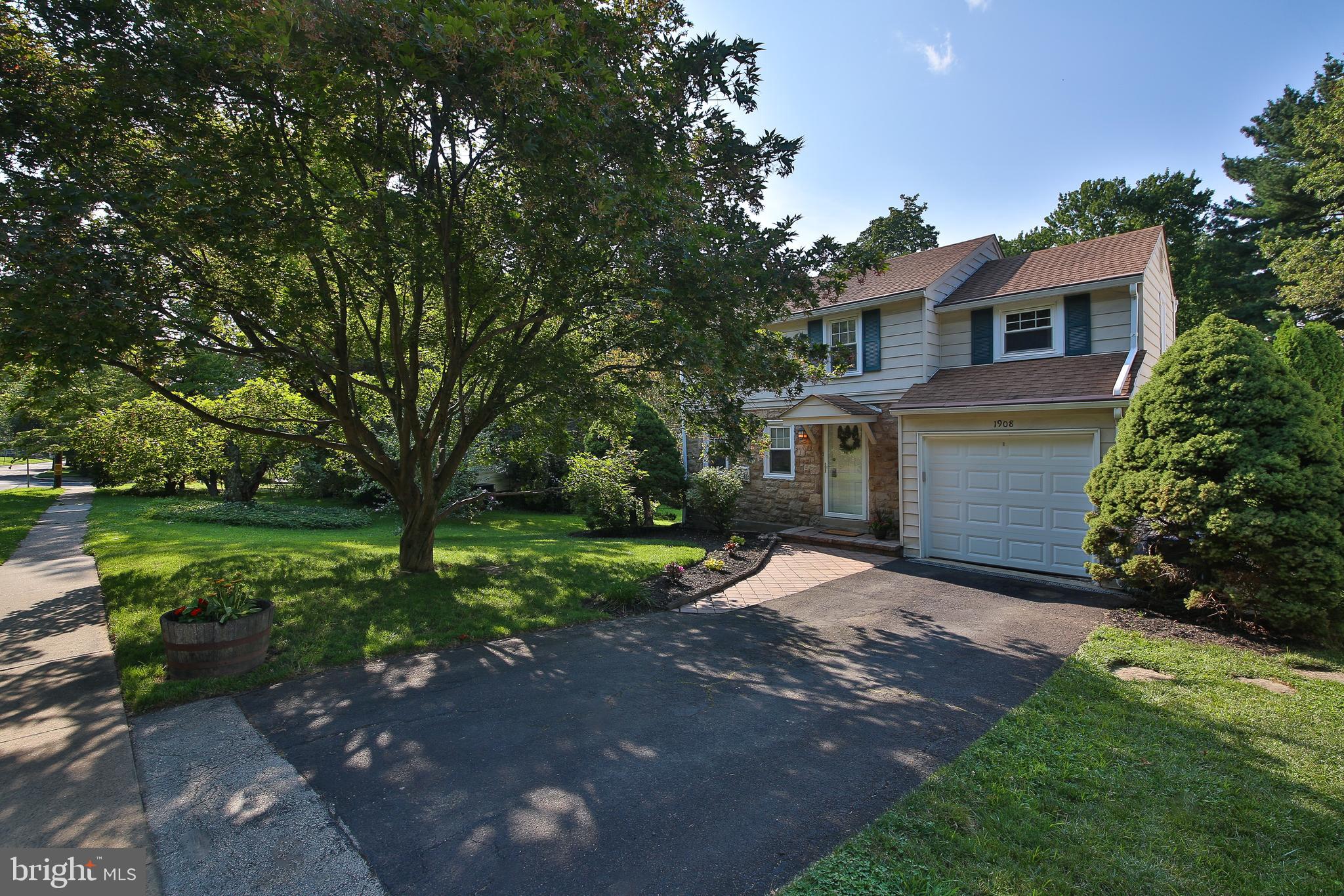 1908 Edge Hill Road Abington, PA 19001 - Photo 2 of 28 Great Curb Appeal