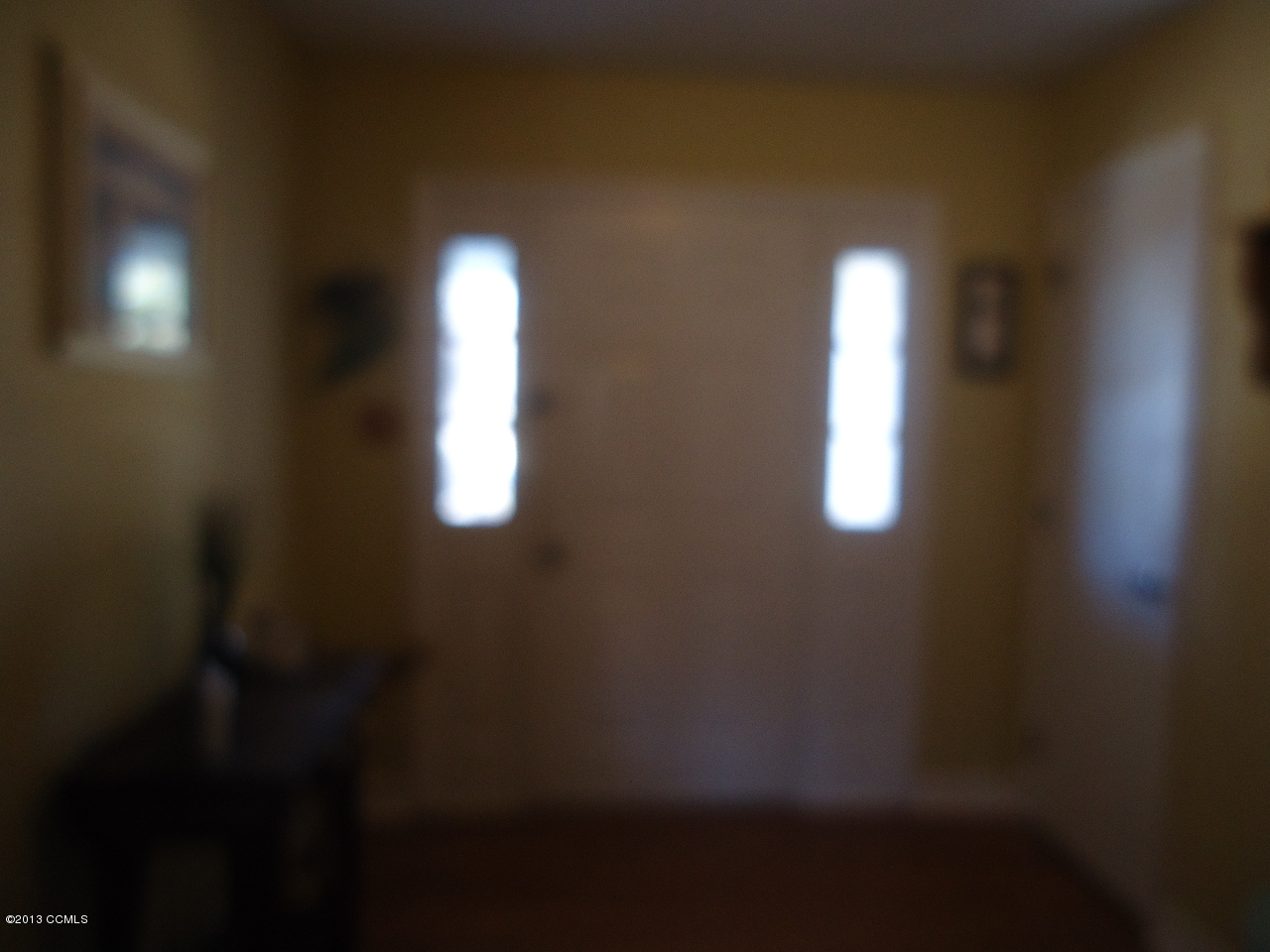908 Fields Road New Bern, NC 28560 - Photo 4 of 17 foyer