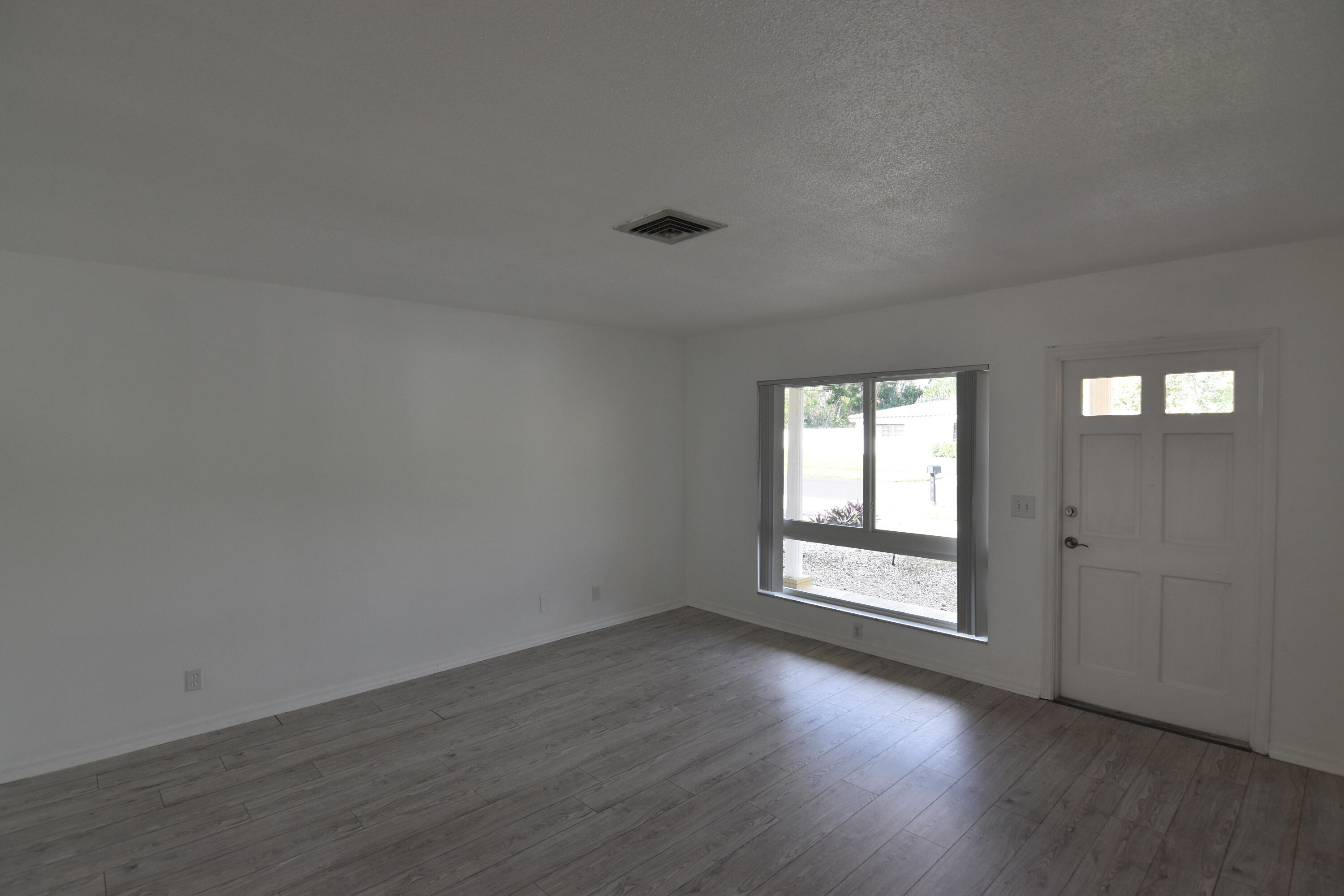 2260 Northeast 5th Avenue Boca Raton, FL 33431 - Photo 3 of 25 Living Room