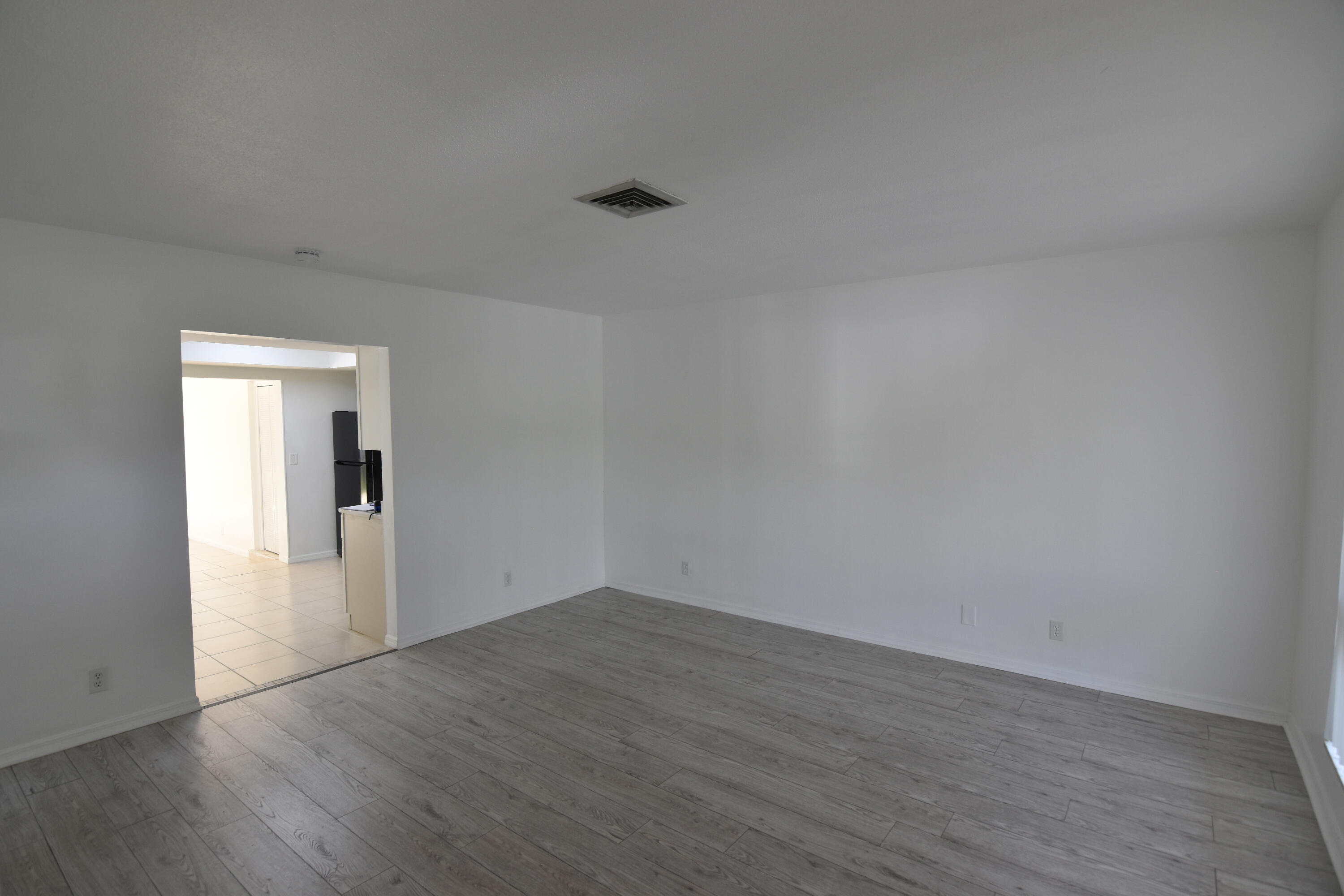 2260 Northeast 5th Avenue Boca Raton, FL 33431 - Photo 4 of 25 Living Room