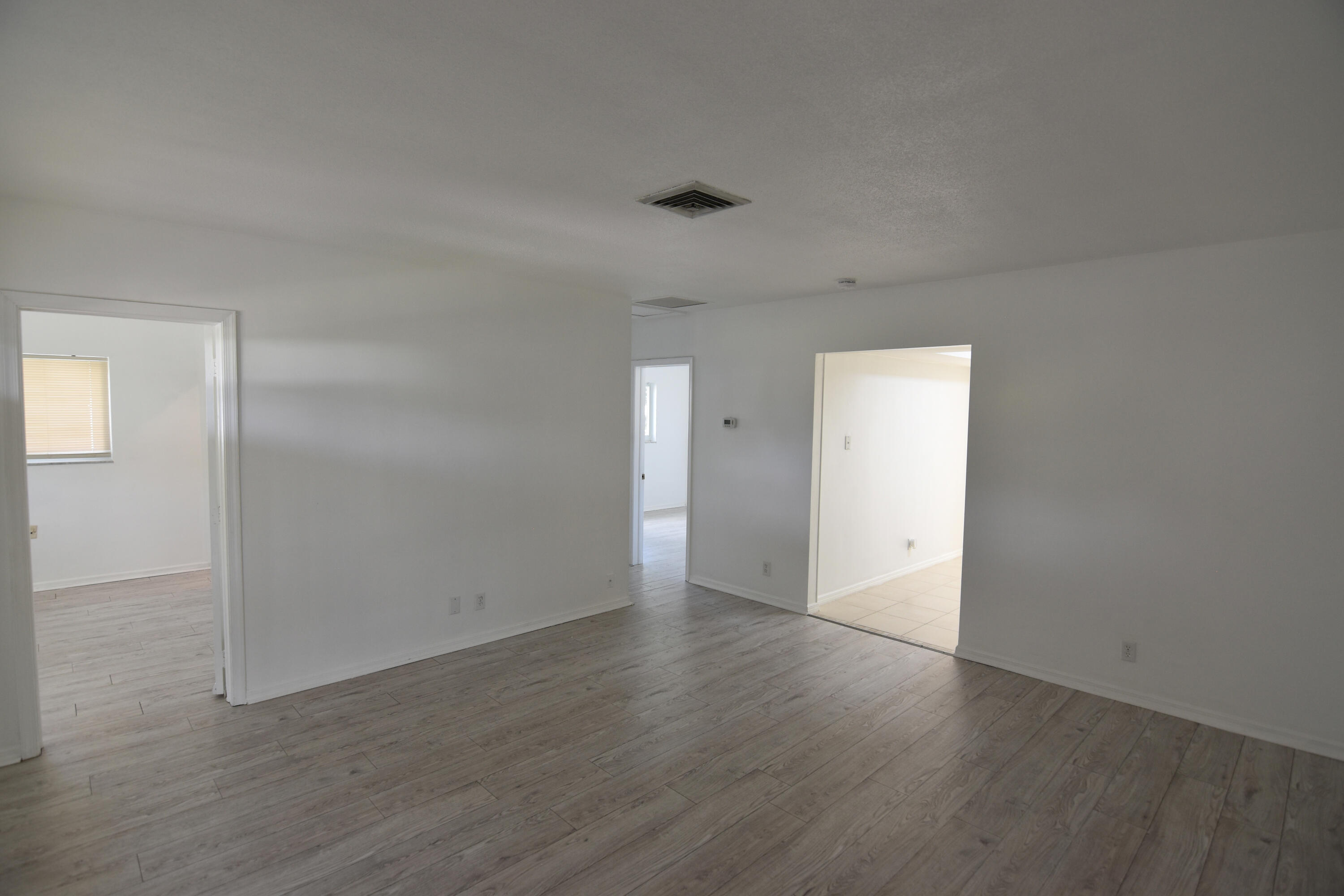2260 Northeast 5th Avenue Boca Raton, FL 33431 - Photo 6 of 25 Living Room