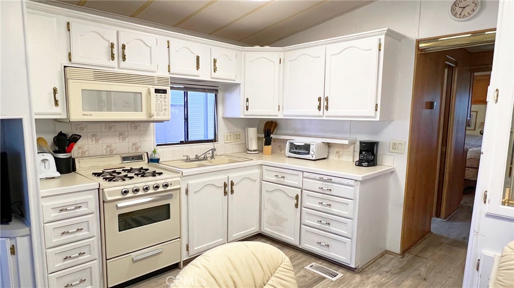 69801 Ramon Road, Unit 80 Cathedral City, CA 92234 - Photo 8 of 48 Gallery Image 8