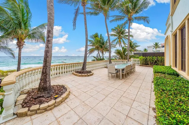 a view of outdoor space yard and patio