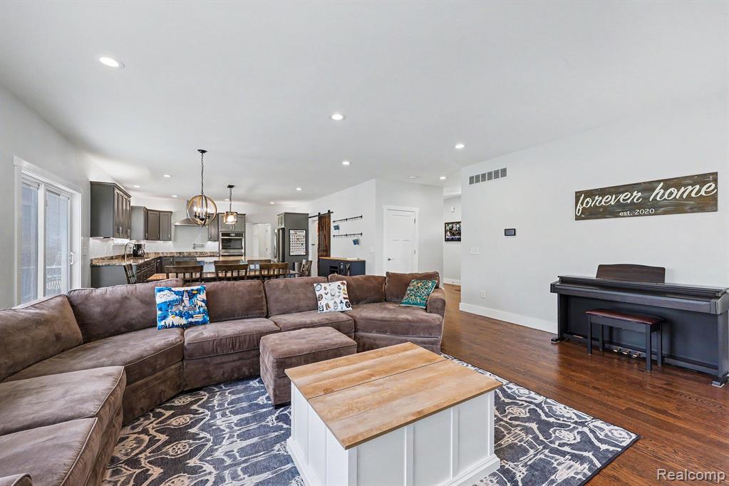 1660 Winthrop Road Bloomfield Hills, MI 48302 - Photo 8 of 38