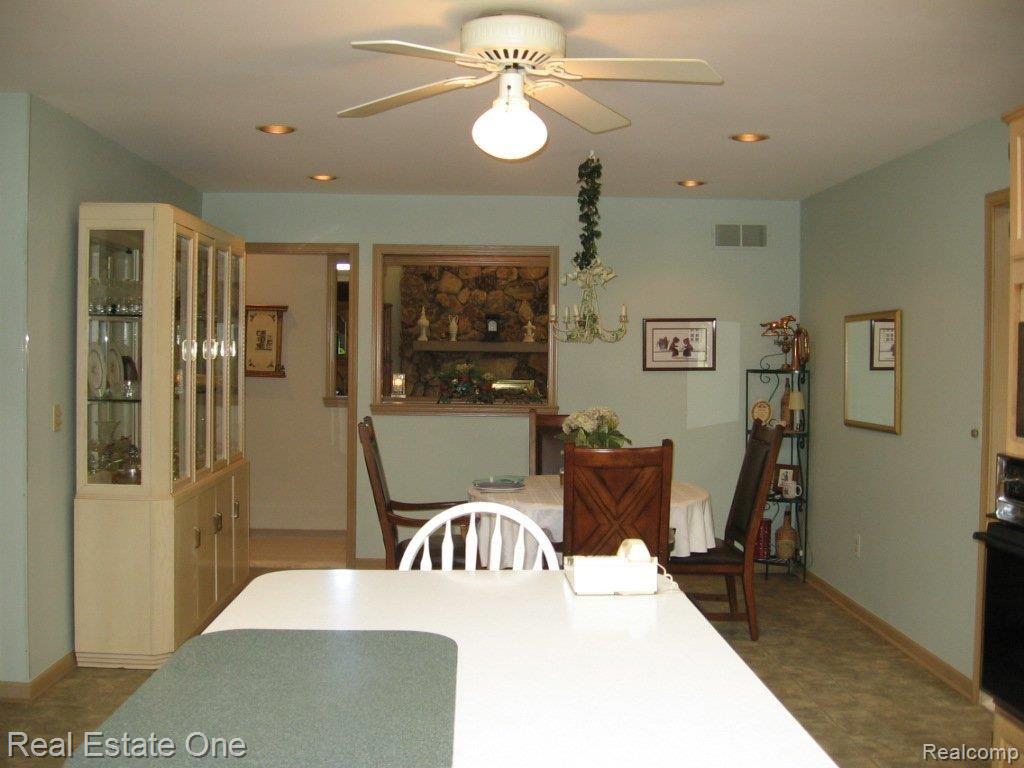 2099 Hamlin Court Rochester, MI 48307 - Photo 16 of 19 Kitchen
