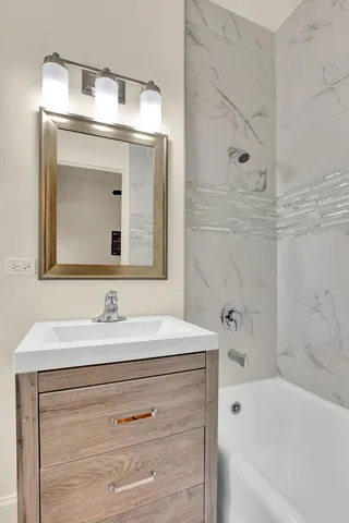 $1,390 | 1100 North LaSalle Drive, Unit 619, Chicago, IL 60610