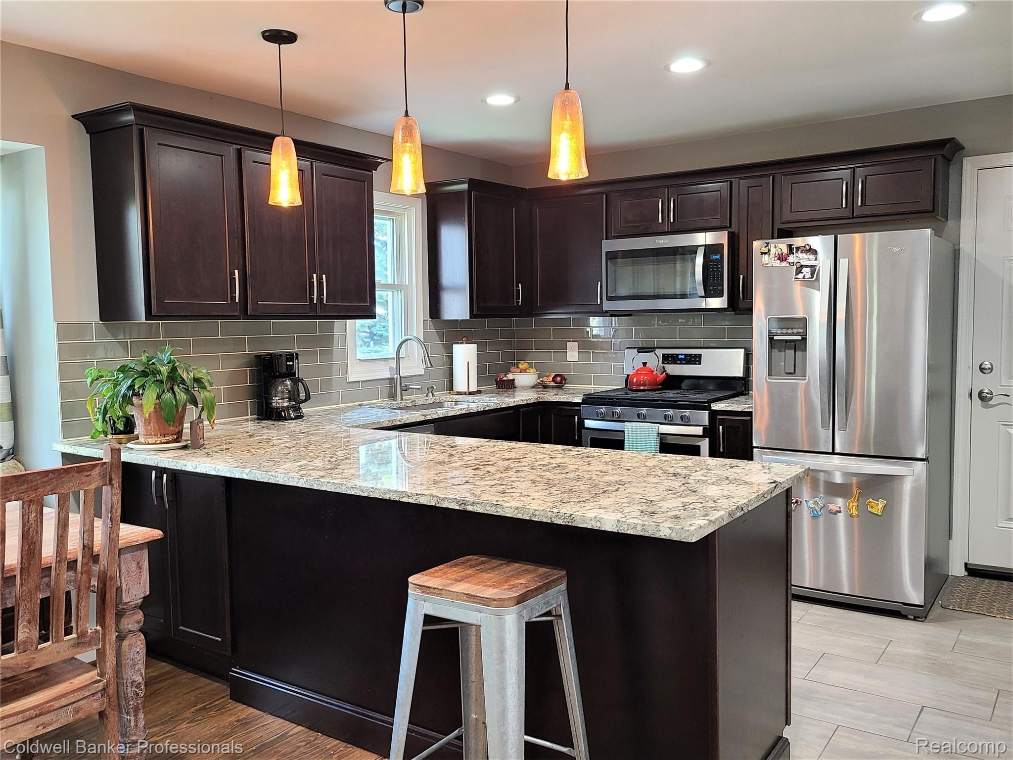 4570 Waterford Road Clarkston, MI 48346 - Photo 15 of 51 4570_Waterford_Rd__Breakfast bar seating, too!