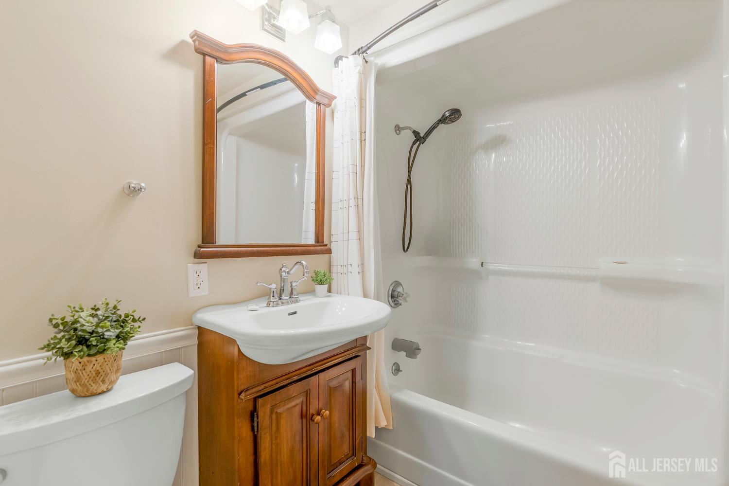 8 Hooker Avenue Middlesex, NJ 08846 - Photo 5 of 22