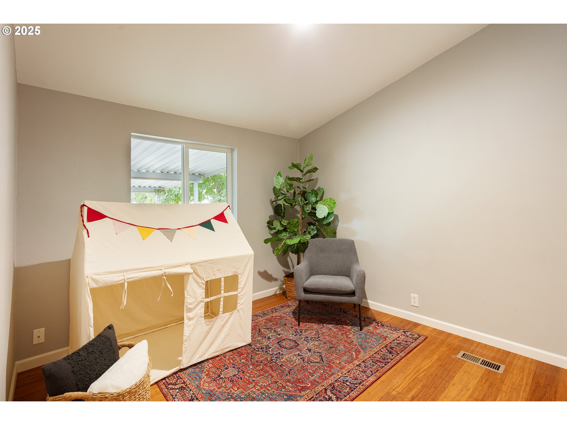 2655 Atticus Way Eugene, OR 97404 - Photo 19 of 27 a living room with furniture and a potted plant