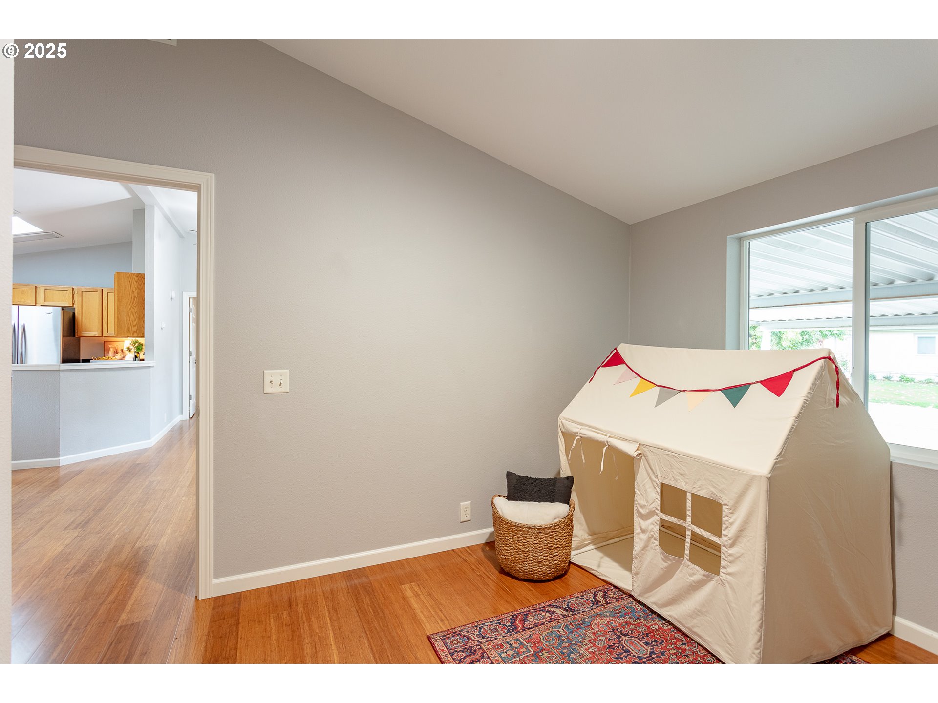 2655 Atticus Way Eugene, OR 97404 - Photo 20 of 27 a workspace with furniture and window