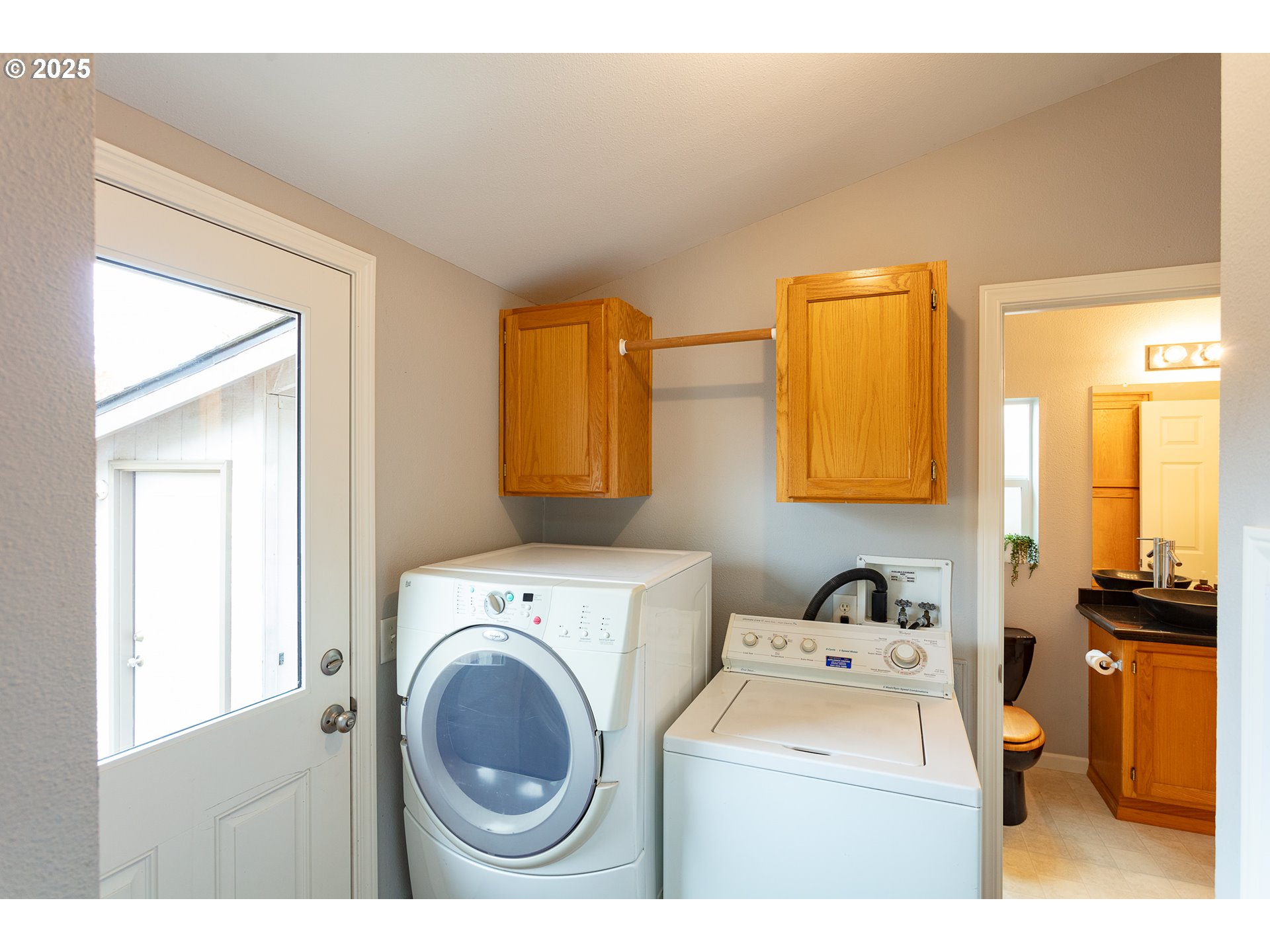 2655 Atticus Way Eugene, OR 97404 - Photo 24 of 27 a utility room with dryer and washer