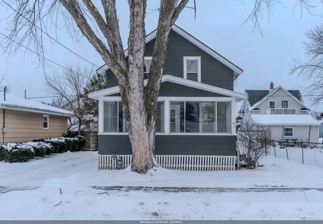 $180,000 | 904 West 8th Avenue, Oshkosh, WI 54902